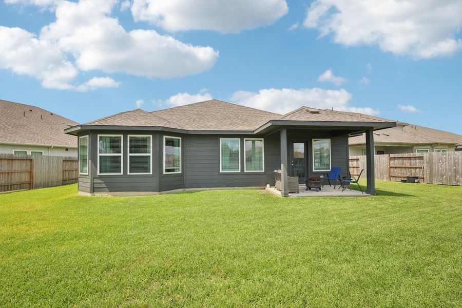 Front exterior of a new home in Sundance Cove - Classic Series, Crosby, TX, highlighting curb appeal (Image 19). Front exterior of a new home in Sundance Cove - Classic Series, Crosby, TX, highlighting curb appeal (Image 19).