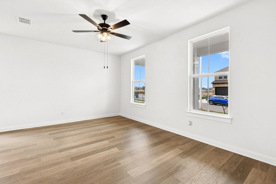 Spacious, unfurnished interior of a new home in Mayfair, New Braunfels (Image 14).