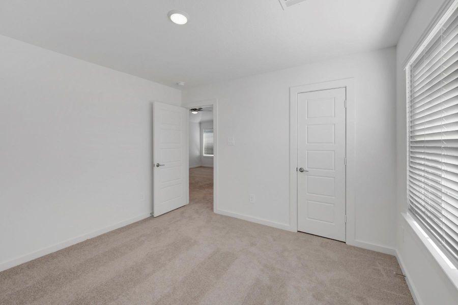 Spacious, unfurnished interior of a new home in Lone Star Landing, Montgomery (Image 43).
