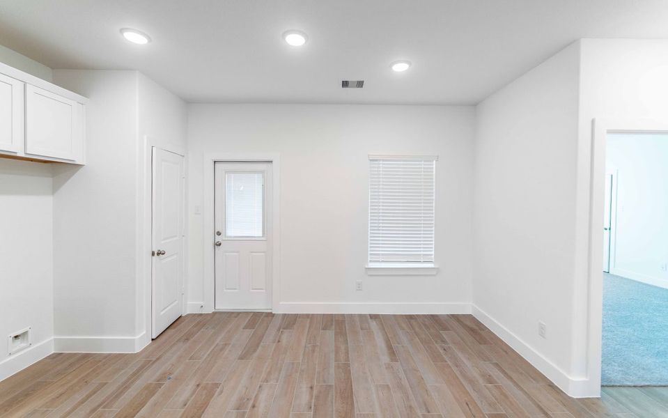 Spacious, unfurnished interior of a new home in River Ranch Meadows, Dayton (Image 11).