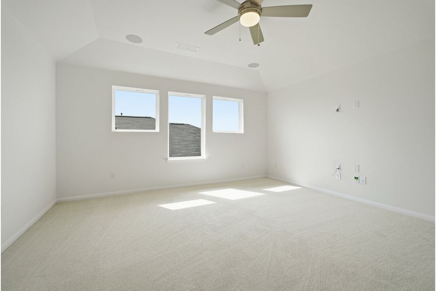 Spacious, unfurnished interior of a new home in Sunfield, Mustang Ridge (Image 54).