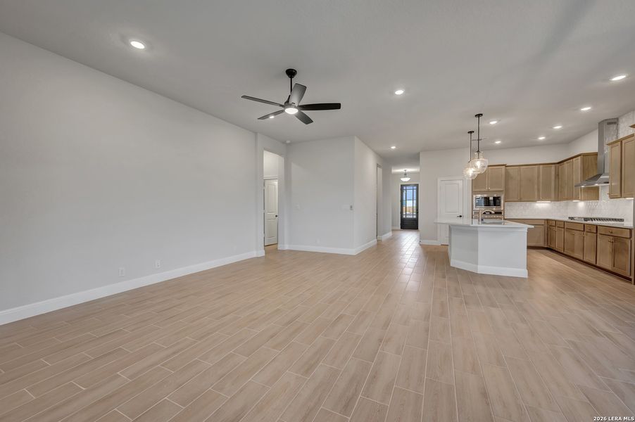 Spacious, unfurnished interior of a new home in Davis Ranch 50', San Antonio (Image 35).