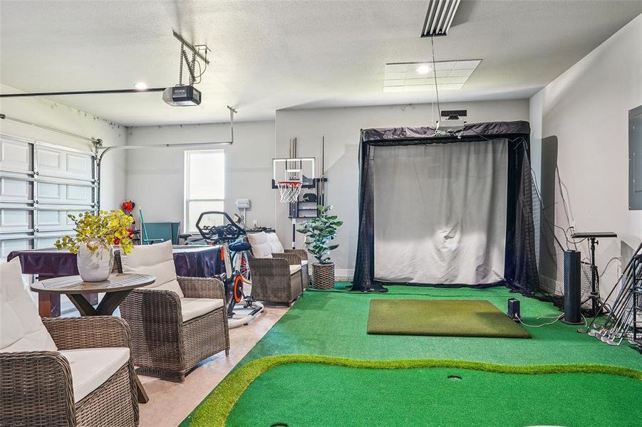 Garage with not included golf simulator Garage with not included golf simulator