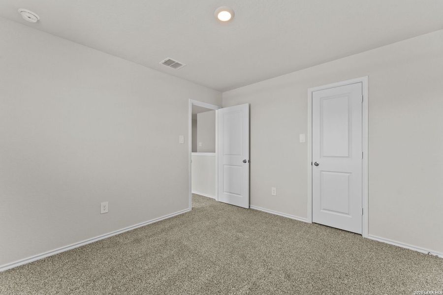 Spacious, unfurnished interior of a new home in Laurel Vistas, San Antonio (Image 14).