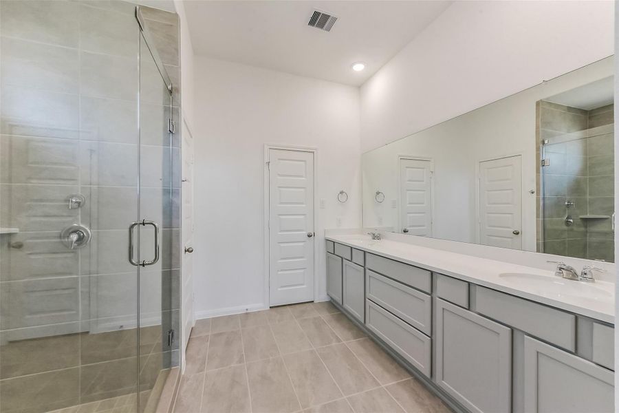 Furnished interior view inside a new home in River Ranch Meadows, Dayton (Image 8).