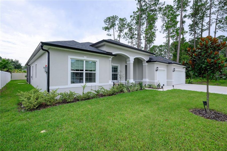 Exterior details and patio area of a home in , Palm Coast (Image 23).