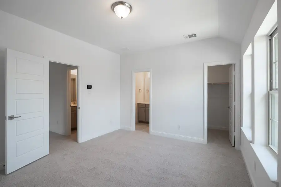 Spacious, unfurnished interior of a new home in Enclave at Legacy Hills, Celina (Image 30).