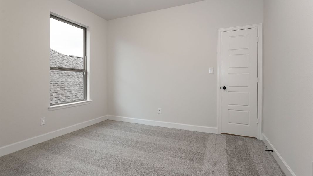 Spacious, unfurnished interior of a new home in Lakes of Cane Island, Katy (Image 22).