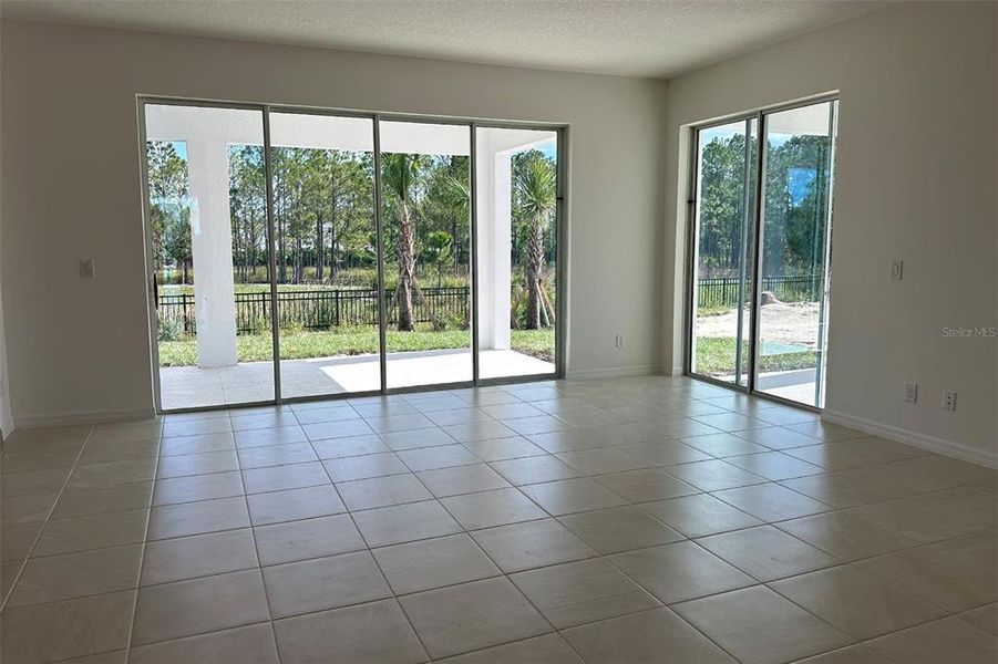 Spacious, unfurnished interior of a new home in , Deland (Image 9).