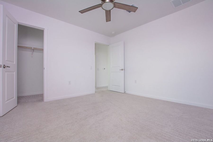Spacious, unfurnished interior of a new home in Somerset Meadows, San Antonio (Image 20).