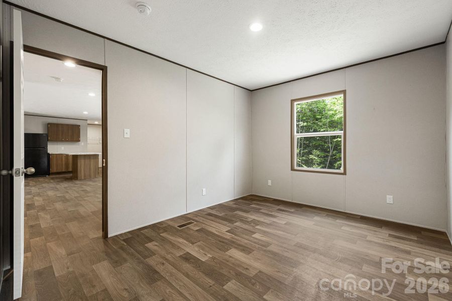 Spacious, unfurnished interior of a new home in , Nebo (Image 35).