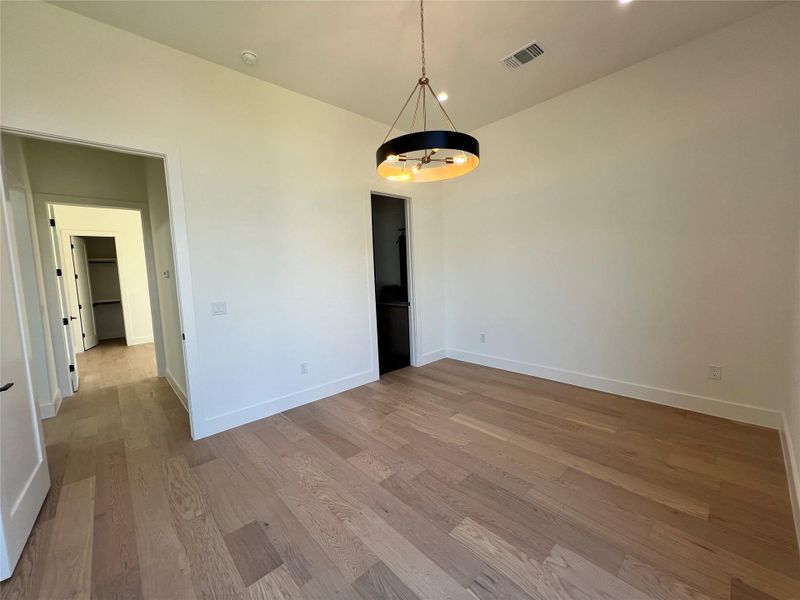 Spacious, unfurnished interior of a new home in , Horseshoe Bay (Image 27).