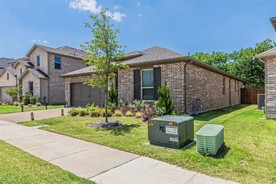 Front exterior of a new home in Stoneridge, Melissa, TX, highlighting curb appeal (Image 2). Front exterior of a new home in Stoneridge, Melissa, TX, highlighting curb appeal (Image 2).