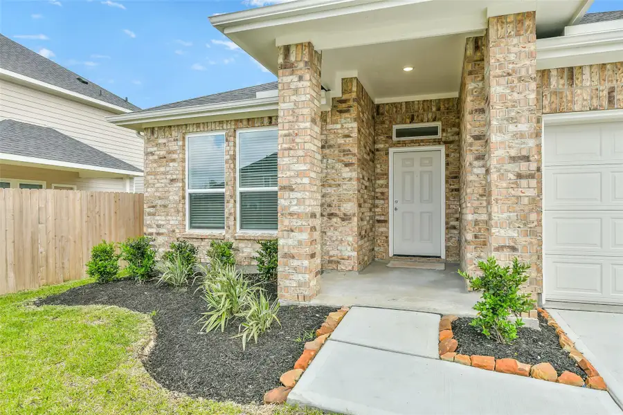 Exterior details and patio area of a home in King Oaks Village, Baytown (Image 3).