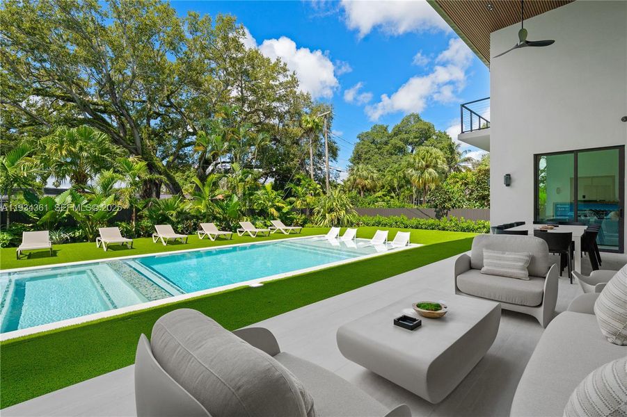 Exterior details and patio area of a home in , Miami (Image 26).