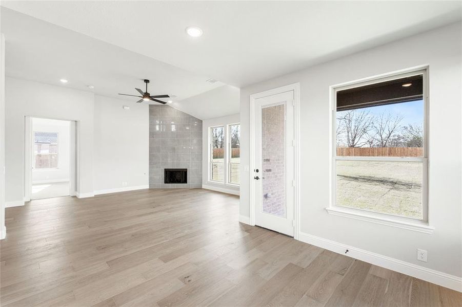 Spacious, unfurnished interior of a new home in Crystal Lake Estates, Red Oak (Image 24).