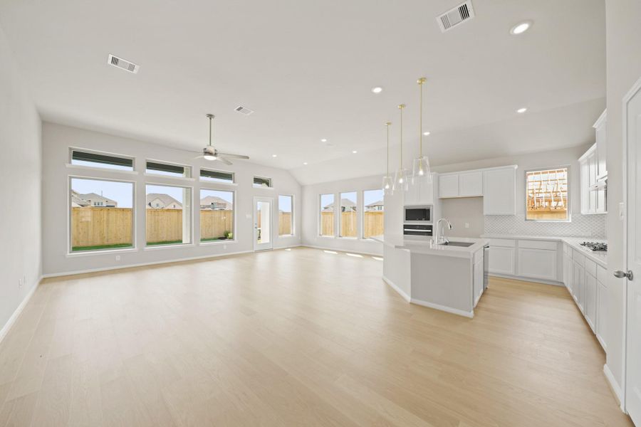 Spacious, unfurnished interior of a new home in Bridgeland 55', Cypress (Image 20). Spacious, unfurnished interior of a new home in Bridgeland 55', Cypress (Image 20).