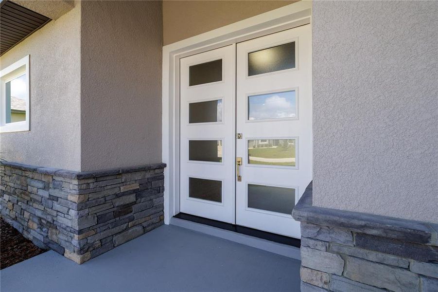 Exterior details and patio area of a home in , Palm Coast (Image 22).