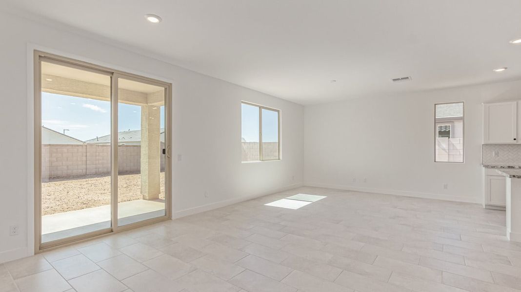 Spacious, unfurnished interior of a new home in Windstone Ranch North, Surprise (Image 6).