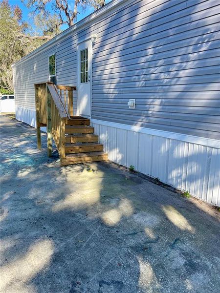 Exterior details and patio area of a home in , New Port Richey (Image 19).