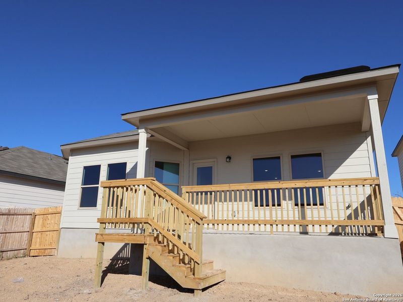 Exterior details and patio area of a home in Hunters Ranch, San Antonio (Image 18).