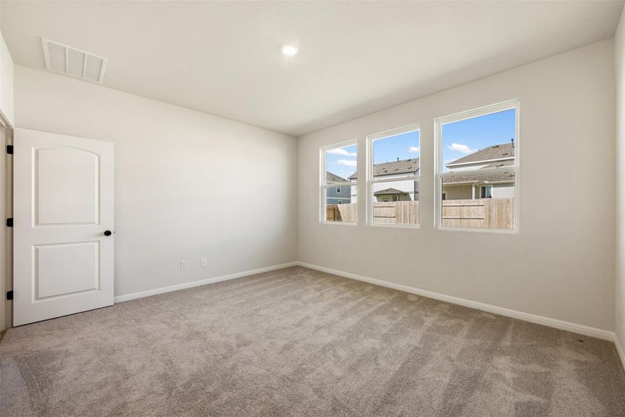 Spacious, unfurnished interior of a new home in Patterson Ranch, Georgetown (Image 38).