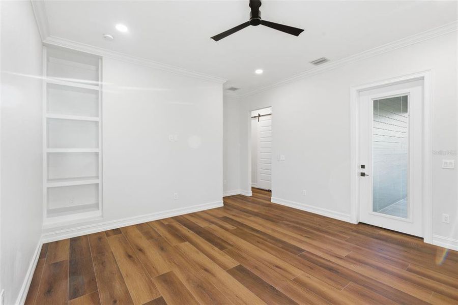 Spacious, unfurnished interior of a new home in , St. Petersburg (Image 40).