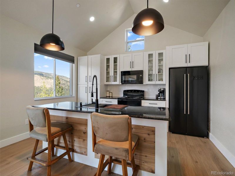 Modern and chic kitchen.