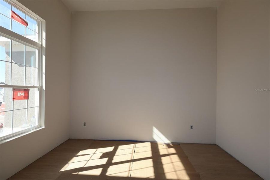 Spacious, unfurnished interior of a new home in Hawk's Overlook, Oviedo (Image 4).