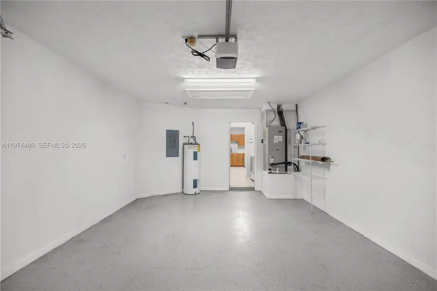 Spacious, unfurnished interior of a new home in , Ocala (Image 21).