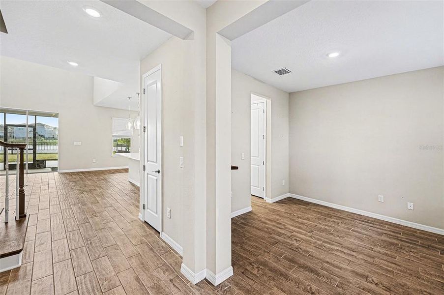 Spacious, unfurnished interior of a new home in Eave's Bend at Artisan Lakes, Palmetto (Image 17).