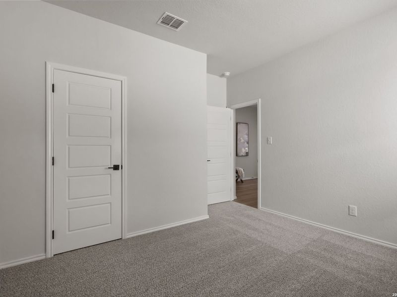 Spacious, unfurnished interior of a new home in Hannah Heights, Seguin (Image 22).