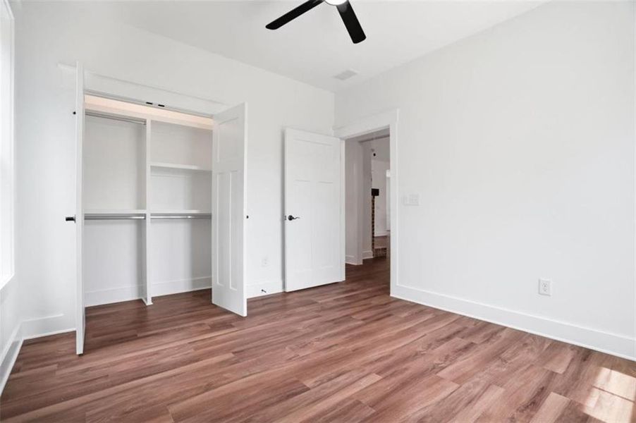 Spacious, unfurnished interior of a new home in , Jasper (Image 16).