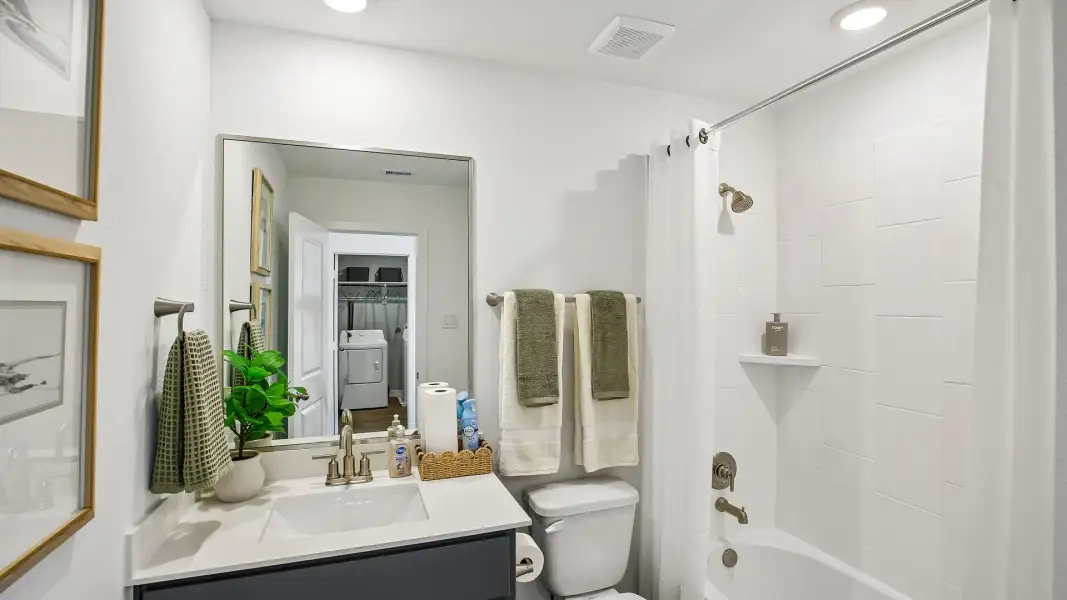 Furnished interior view inside a new home in Palmi, Houston (Image 11).