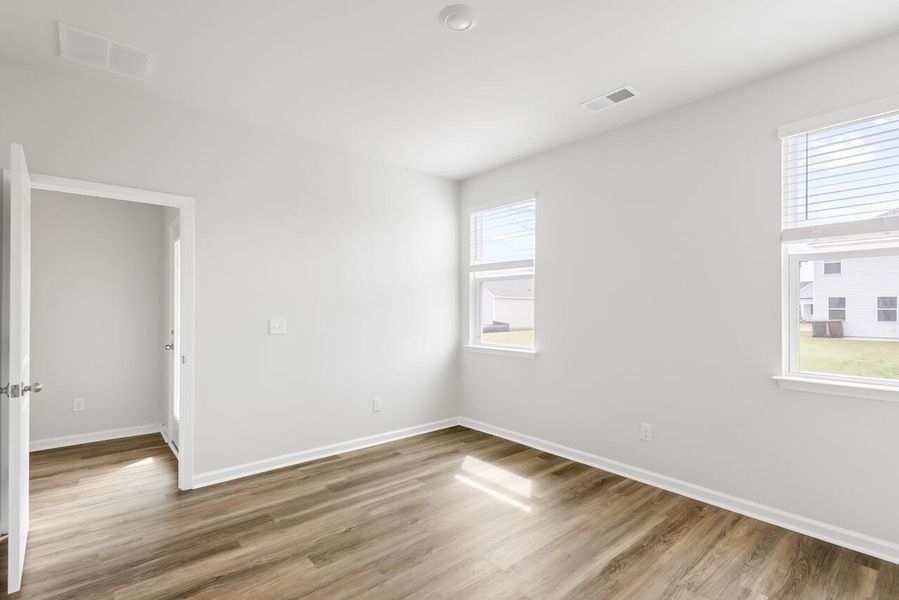 Spacious, unfurnished interior of a new home in Carolina Groves, Moncks Corner (Image 12).