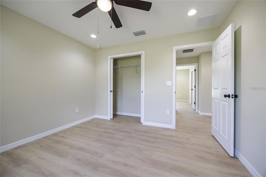 Spacious, unfurnished interior of a new home in , Williston (Image 19).