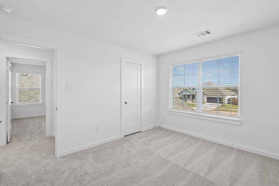 Spacious, unfurnished interior of a new home in Miller's Pond, Rosenberg (Image 14).