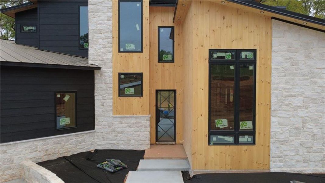 Exterior details and patio area of a home in , Gainesville (Image 3).