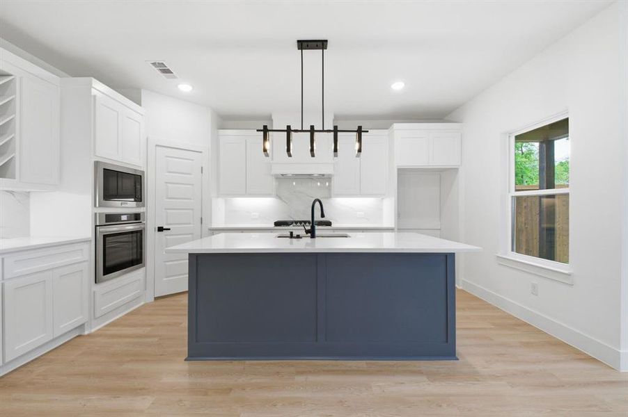Furnished interior view inside a new home in , Denison (Image 11).