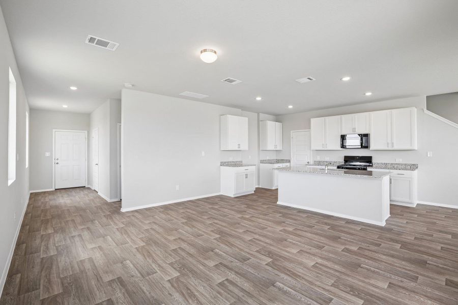 Spacious, unfurnished interior of a new home in Harvest Ridge, Elgin (Image 22).