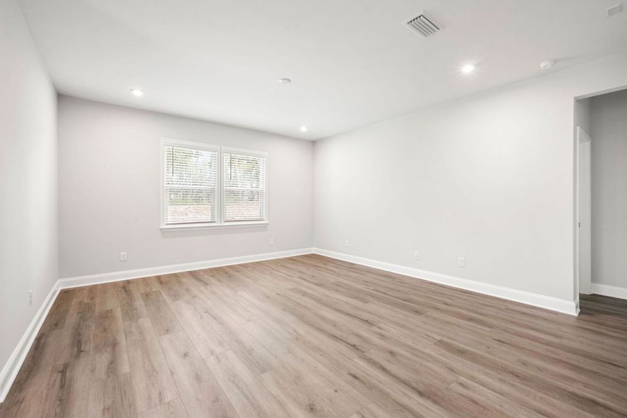 Spacious, unfurnished interior of a new home in Salem Bay, Beaufort (Image 24).