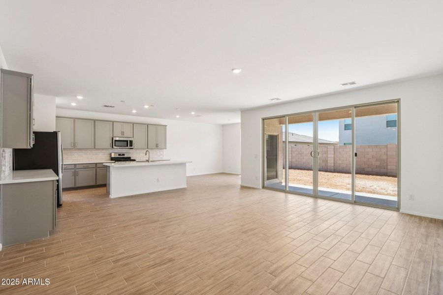 6-web-or-mls-W Pecan Wds-S1907-006 6-web-or-mls-W Pecan Wds-S1907-006