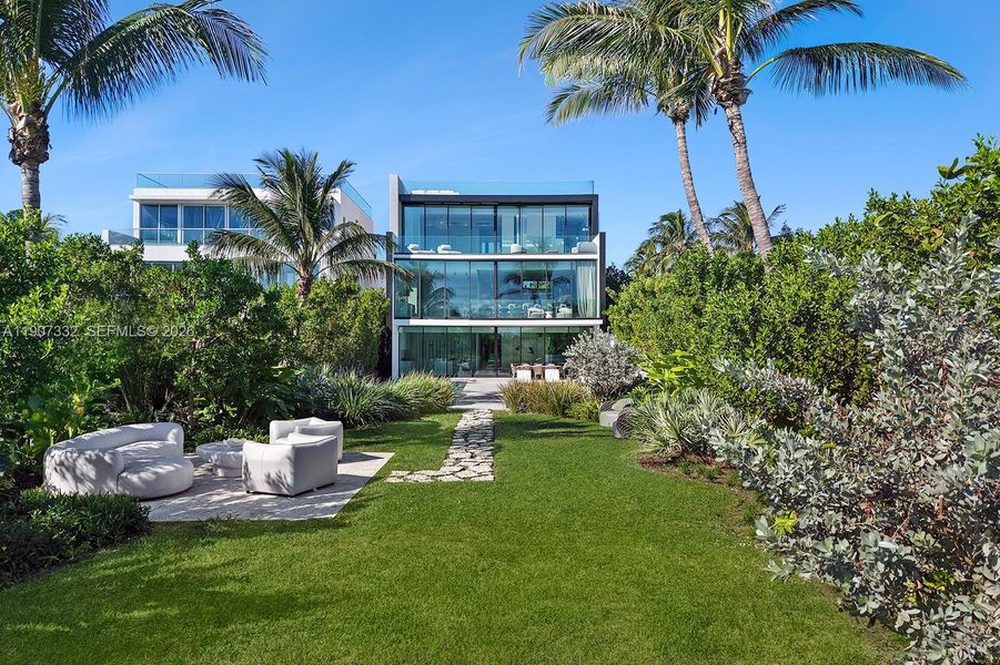 Condo located in Miami Beach, FL showcasing its design and architecture (Image 29). Condo located in Miami Beach, FL showcasing its design and architecture (Image 29).