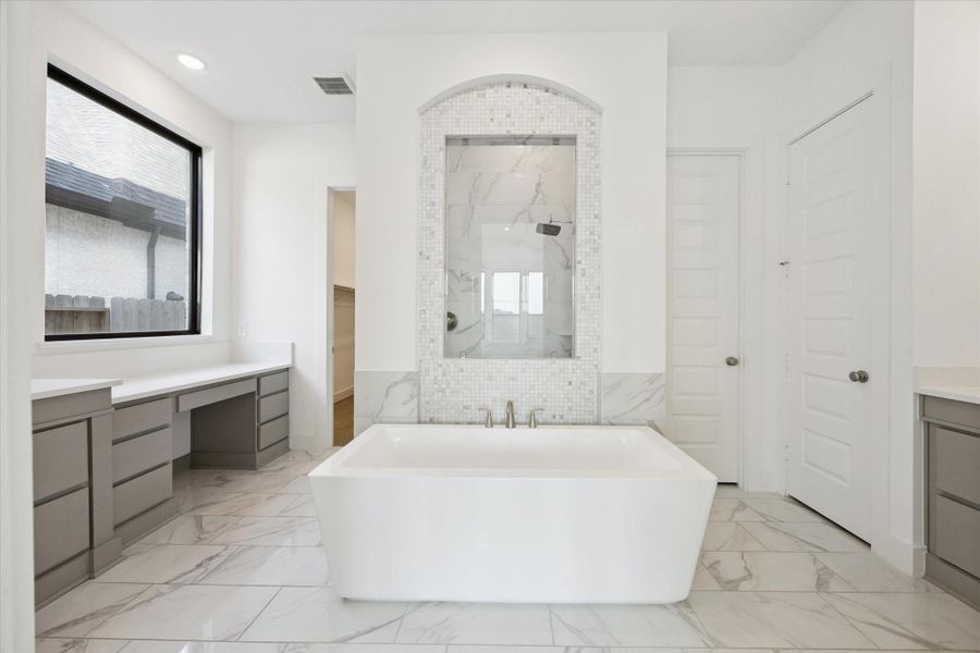 Furnished interior view inside a new home in Cross Creek West, Fulshear (Image 16). Furnished interior view inside a new home in Cross Creek West, Fulshear (Image 16).