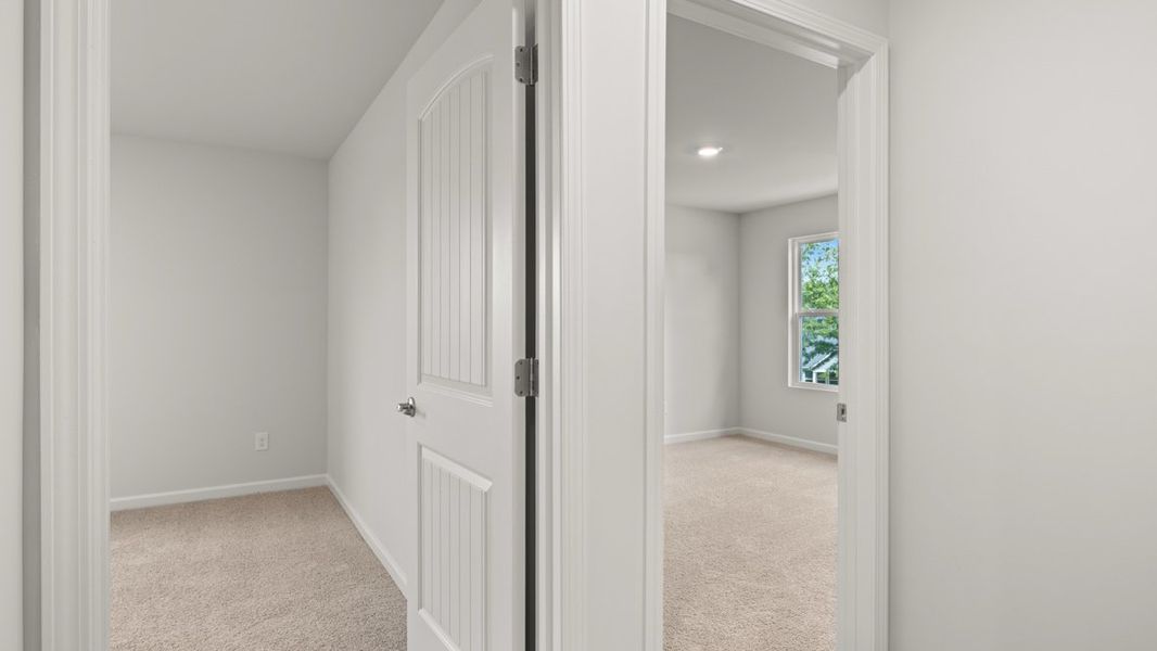 Representative unfurnished interior of a home built from the Salem by D.R. Horton in Fairway 17 at Mirror Lake, Villa Rica (Image 40).