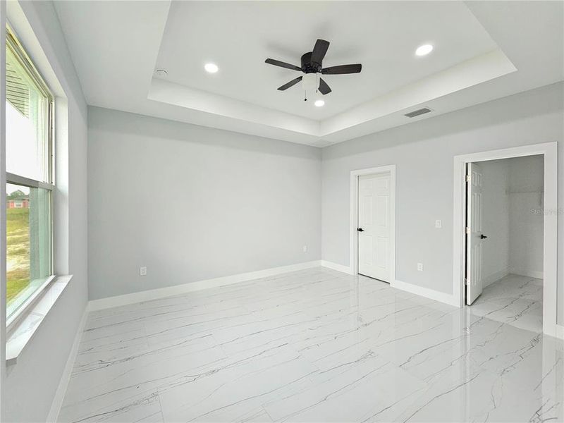 Spacious, unfurnished interior of a new home in , Lehigh Acres (Image 13).