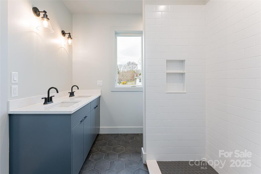 Photo of Similar Construction Photo of Similar Construction