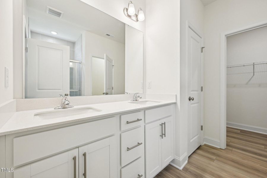 21-web-or-mls-Winding Crk Dr-2105-021