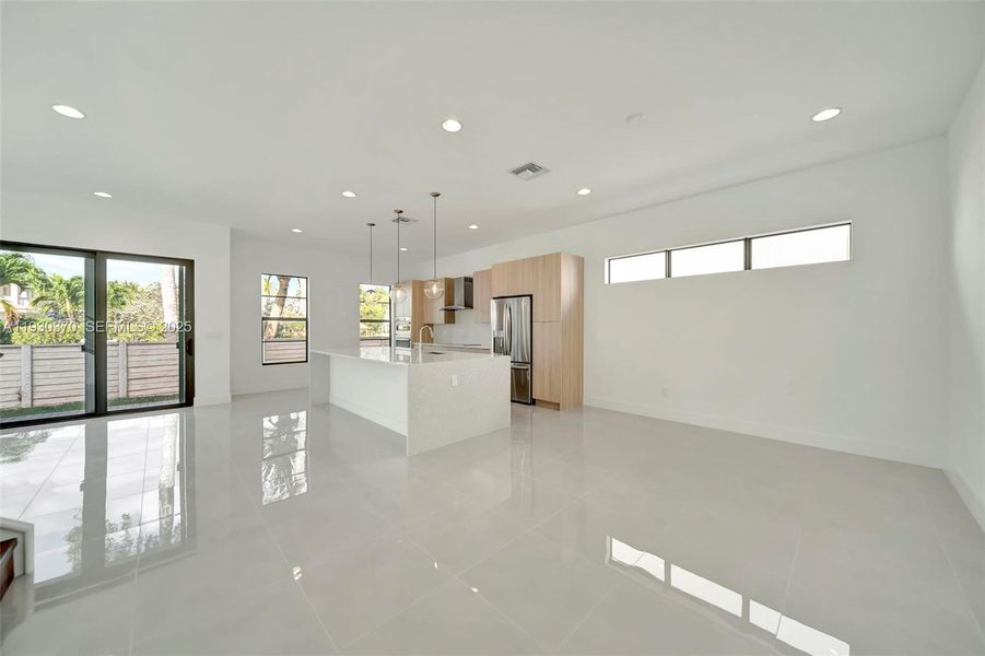Spacious, unfurnished interior of a new home in Marina Landings, Fort Lauderdale (Image 60).