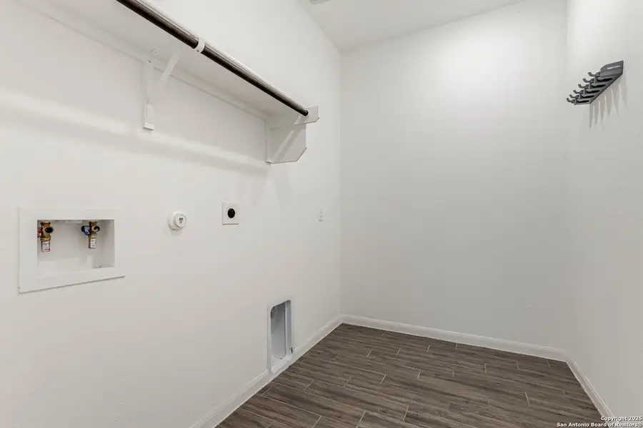 Spacious, unfurnished interior of a new home in Johnson Ranch: Brookstone II Collection, Bulverde (Image 21).